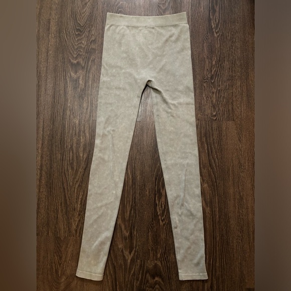 H&M Sage Green Ribbed Seamless Leggings - Picture 11 of 15